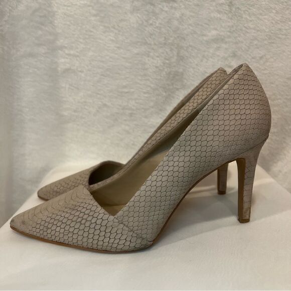 Vince Camuto VP Perri Pumps - Picture 4 of 16